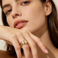 Vintage Wasserdichter 18K Vergoldeter Edelstahl Doppelreihiger Pavé-CZ Massiver Gold Breiter Bandring für Damen