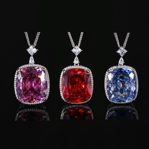 Collier pendentif en cuivre plaqué argent éco-responsable de qualité supérieure avec zircone cubique taille coussin 20*23mm et halo de diamants pour femmes - Product Image 4