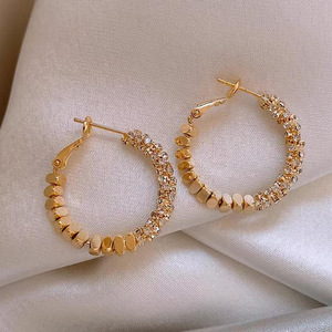 Boucles d'oreilles créoles métalliques pour femmes, style européen, nouvelle collection, motif géométrique, en alliage tendance, cuivre antique plaqué platine - Product Image 5