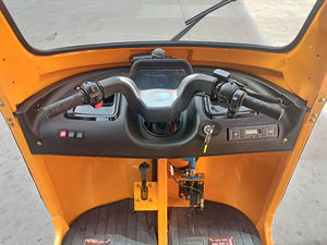 Tricycle Électrique à Trois Roues Tuk Tuk Rickshaw avec Châssis Renforcé, Véhicule Taxi 9 Places, Freins à Disque, Tension 60V, Conception Fermée Directe - Product Image 5