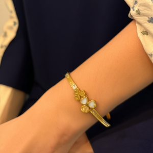สร้อยข้อมือแฟชั่นดีไซน์โคลเวอร์  วัสดุสแตนเลสสตีล 316L ชุบทอง PVD สำหรับผู้หญิง - Product Image 3