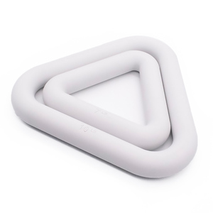 Haltères triangulaires en silicone non toxique, inodores, sans danger pour la peau, avec logo personnalisé, faible MOQ, haltères de yoga 7 lb/10 lb, anneau de poids pour haltères triangulaires - Product Image 2