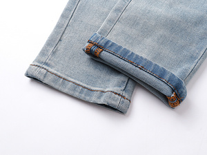 Vente en gros d'usine, logo de marque personnalisé, jeans slim fit déchirés bleus de haute qualité avec patch étoile, jeans tendance pour hommes, jeans Amiry - Product Image 3