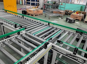 Nastro Trasportatore a Rulli con Motore, Cinghia in Nylon Scanalata, Velocità Regolabile 380V/220V, Telaio in Acciaio al Carbonio Resistente - Product Image 2