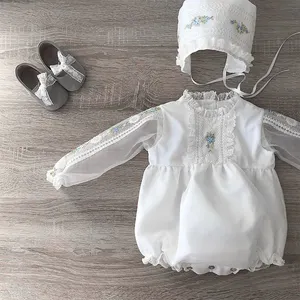 スペインのベビーウェア服セット夏の新生児ブティックロンパース女の赤ちゃんスペインのプリンセスジャンプスーツ帽子幼児のレースの衣装