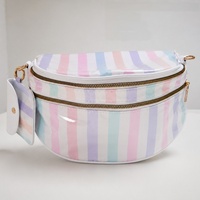 Tas Selempang Wanita PVC 2026 Baru, Kapasitas Besar, Motif Garis Warna-warni, Anti Air, Dilengkapi Resleting, Dapat Dipakai Sebagai Tas Pinggang