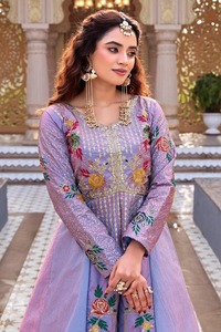ชุดเดรส Anarkali คุณภาพพรีเมียมสำหรับผู้หญิง ประดับตกแต่งอย่างสวยงาม เหมาะสำหรับงานแต่งงาน งานเฉลิมฉลอง และโอกาสพิเศษ มีจำหน่ายในราคาที่เข้าถึงได้ - Product Image 4