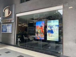 Cửa sổ phải đối mặt với <span class=keywords><strong>Dual</strong></span> Side hiển thị 65 75 inch Trần Máy nghe nhạc quảng cáo 4k 3000nits ánh sáng mặt trời có thể đọc được kỹ thuật số biển Màn hình <span class=keywords><strong>LCD</strong></span> - Product Image 2