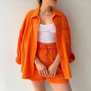 ชุดเซ็ตผู้หญิงขายดี ชุดลำลองสองชิ้น เสื้อแขนยาวสีพื้น กางเกงขาสั้นรูดเชือก - Product Image 2