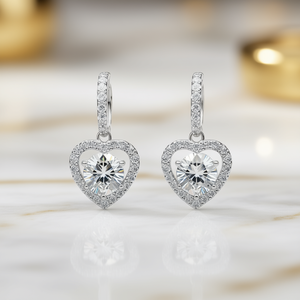 E1504 Orecchini in oro bianco con diamanti, taglio rotondo brillante, a forma di cuore, gioielli da sposa, stile romantico da donna - Product Image 2