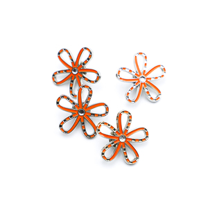 Pin de solapa esmaltado metálico con diseño de personaje de dibujos animados, anime, teatro, drama, ópera, flores y cristales, fabricación - Product Image 2