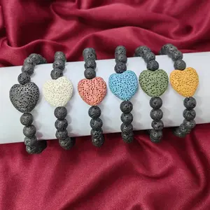 Pulseira frisada para casais, novas pulseiras multicoloridas de forma de coração, pedra vulcânica preta e branca, de lava