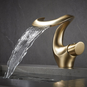 Di lusso moderno rubinetto a cascata in ottone a maniglia singola per il lavandino del bagno creativo rubinetto del bacino caldo e freddo con nucleo valvola in ceramica - Product Image 6