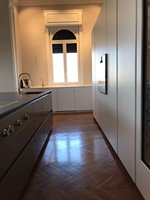 Meubles de cuisine en métal laqué haut de gamme sur mesure, design sans poignées, dessus en marbre de luxe, armoires de cuisine modulaires pour la maison