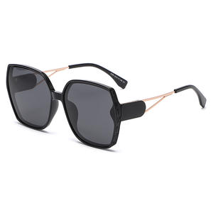 Gafas de Sol Polarizadas Tr Personalizadas a la Moda para Mujer, Estilo Coreano, Montura Grande Negra, Protección UV400, Estilo Instagram - Product Image 2