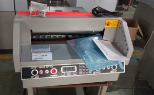 Machine de découpe de papier numérique électrique A3 <span class=keywords><strong>BFT</strong></span> G450vs+ avec une épaisseur de coupe de 40 mm, un poids de 125 kg, commande numérique, équipement de bureau - Product Image 6