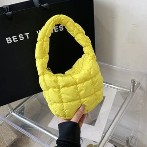 Nouveauté 2024 : Mini sacs à main pour femmes, sacs de maquillage matelassés tendance, petits sacs fourre-tout plissés sous le bras pour femmes - Product Image 4