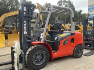 Carretilla Elevadora Diésel Mini Usada Barata de China Heli CPCD de 5, 10 y 3 Toneladas, Modelo FD30, con Motor Cummins de Shanghái, Tracción Total (AWD) y Mástil de 3 Etapas - Product Image 3