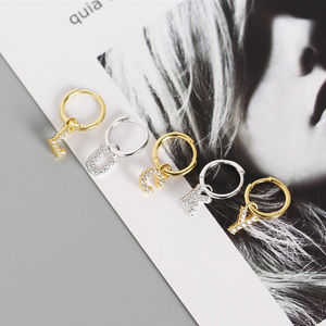 ต่างหูห่วงแบบห้อ<span class=keywords><strong>ย</strong></span>สำหรับผู้หญิงต่างหูเพทายลูกบาศก์ A-Z ตัวอักษรสว<span class=keywords><strong>ย</strong></span>งาม YHE0147เริ่มต้น - Product Image 3