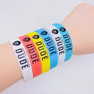 Pulsera promocional de doble capa con etiqueta privada personalizada, pulsera de silicona, pulseras de goma de la amistad para niños