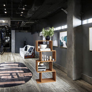 ชั้นวางหนังสือเมลามีนลายไม้ดีไซน์อุตสาหกรรม พร้อมล้อเลื่อน เฟอร์นิเจอร์ห้องสมุด ชั้นวางโชว์สำหรับบ้าน สำนักงาน ห้องนั่งเล่น - Product Image 3