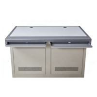 Console pour deux personnes de 1200*900*750 mm pour salles de surveillance, poste de travail central incurvé personnalisé pour centres de commandement.