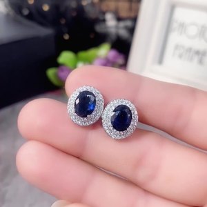 Boucles d'oreilles fines en zircone bleue ovale, design halo, pour un usage quotidien - Product Image 2