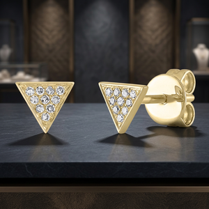 Boucles d'oreilles clous géométriques en or jaune naturel pour femme avec diamants taillés en triangle - Product Image 2