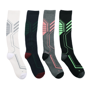 Vente en gros de chaussettes de ski en laine épaisse et chaude pour enfants et jeunes en tissu éponge pour la randonnée en plein air et le patinage à roulettes - Product Image 3