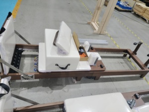 Fábrica nuevo estilo plegable color nogal madera de roble Pilates reformadores máquina equipo para hogar y estudio - Product Image 5