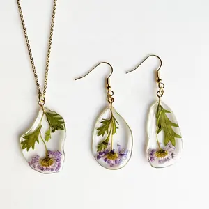 2024 fashion preserved daisy in epoxy resin the magic aster flower necklace pendant women jewelry earrings set
