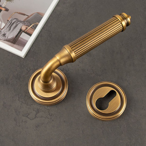 Juego de manijas de palanca para puerta de privacidad de latón macizo dorado francés con cerradura dividida, accesorios de ferretería interior para villas de lujo - Product Image 3
