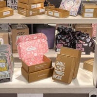 Boîtes d'expédition en carton ondulé imprimées sur mesure avec doublure en mousse - Emballage écologique et recyclable pour cosmétiques, vêtements, bougies