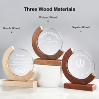 Trophée Rond Personnalisé en Cristal avec Socle en Bois, Plaque en Verre Gravée Écologique pour la Reconnaissance et les Récompenses Corporatives