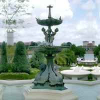 Sculpture en bronze coulée sur mesure, thème moderne extérieur, grand cygne en forme de cœur, fontaine d'eau, décoration de jardin