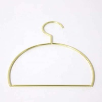 Support de cintre en tissu métallique de haute qualité approvisionnement d'usine personnalisé cintre d'écharpe dorée fil de fer galvanisé pour garde-robe et salle de bain