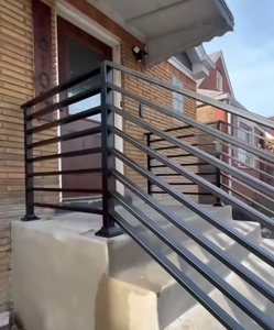 Clôture décorative en <span class=keywords><strong>acier</strong></span> de style moderne en <span class=keywords><strong>fer</strong></span> <span class=keywords><strong>forgé</strong></span> noir Clôture en aluminium galvanisé pour escalier Balcon <span class=keywords><strong>Acier</strong></span> inoxydable - Product Image 3