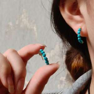 Vente en gros de clous d'oreilles en argent sterling Matériau de graine de turquoise unique Style géométrique classique - Product Image 5