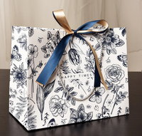 Sac de shopping en papier kraft de luxe personnalisé avec des accessoires en ruban artisanal traditionnel pour la vente au détail et l'utilisation de bougies