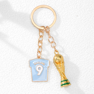 Porte-clés <span class=keywords><strong>mousqueton</strong></span> football en alliage de zinc, ornement suspendu en forme de trophée pour la Coupe des Nations 2026 États-Unis Canada Mexique, cadeau souvenir sportif - Product Image 4