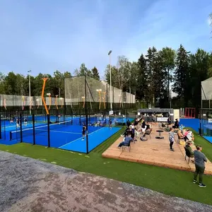 Prix économique Courts de paddle Stable Paddle Tennis Court avec votre propre logo et couleurs avec toit
