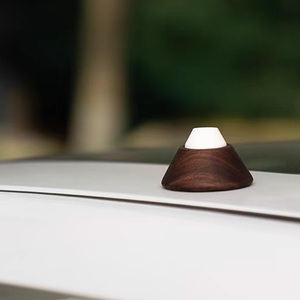 Diffuseur de parfum pour voiture en bois naturel en forme de mont Fuji, diffuseur de parfum pour voiture en bois de noyer rechargeable avec pierre volcanique - Product Image 2