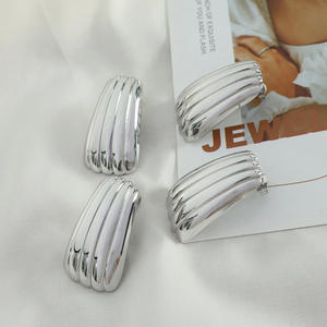 Boucles d'oreilles minimalistes en acier inoxydable YF3684 plaquées or 18 carats avec <span class=keywords><strong>fond</strong></span> à vis ondulé - Product Image 5