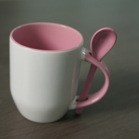 Mug à café souvenir en céramique personnalisé avec cuillère intégrée dans la poignée, idéal pour chocolat chaud, thé ou lait – Cadeau promotionnel
