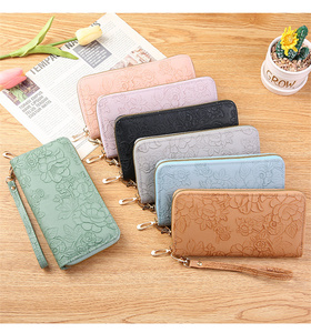 Vendita calda borsa pochette con cerniera in pelle sintetica in rilievo <span class=keywords><strong>porta</strong></span> <span class=keywords><strong>carte</strong></span> floreale lungo portafoglio <span class=keywords><strong>donna</strong></span> - Product Image 2