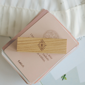 OVO Printing OEM Custom Design Printing Self Care carte di affermazione della salute mentale con supporto in legno - Product Image 2