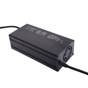 Cargador de Baterías de Litio LiFePO4 de 48V 8A SCP OTP Ignífugo DC/AC para Carrito de Golf, Cortadora de Césped Eléctrica, Bicicleta Eléctrica 384W - Product Image 1
