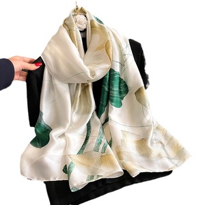 Primavera estate nuova moda sciarpa di <span class=keywords><strong>seta</strong></span> lunga stile madre Lijing raso luce scialle Versatile sciarpa da viaggio con stampa digitale - Product Image 5