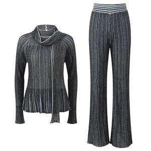 Nuevo Conjunto de Moda Otoño Invierno 2025 para Mujer de Oficina, 2 Piezas: Top de Cuello Alto de Manga Larga, Pantalones Acampanados con Rayas de Pedrería y Bufanda - Product Image 2