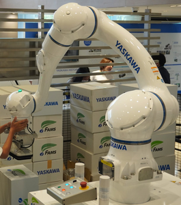 Robot à 6 axes hautement flexible Ur7e, capacité de charge utile de 7,5 kg, rayon d'action de 850 mm, moteur servo-électrique IP65, puissance de 1 kW - Product Image 5